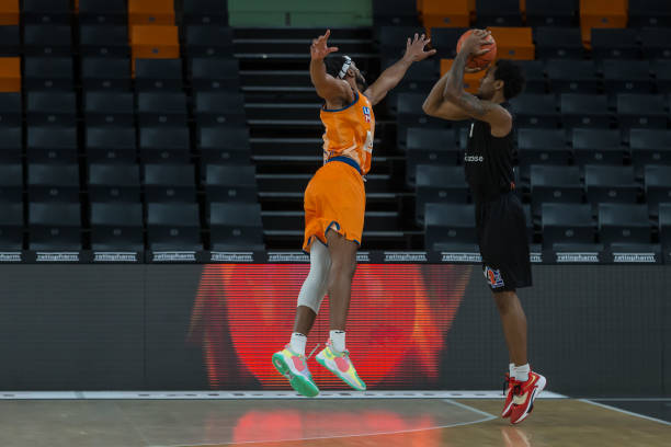 身处聚光灯 身处聚光灯