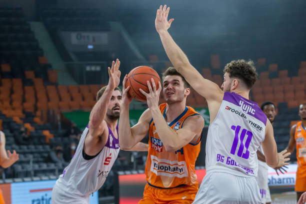 他们不断迫 他们不断迫